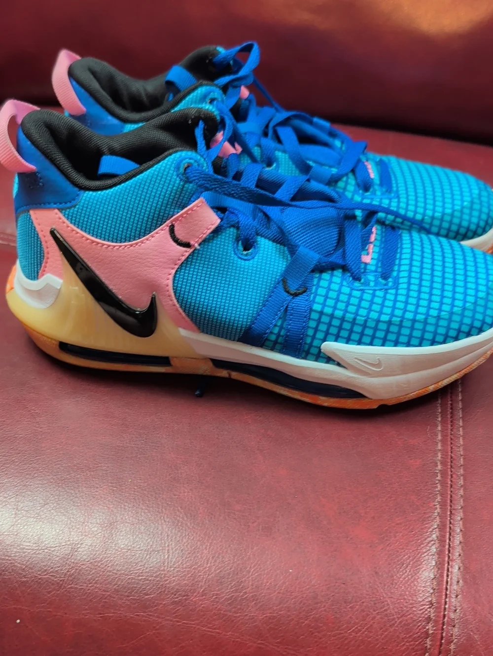 Nike LeBron Witness VII Hyper Royal Pink Black Kids 6 Y